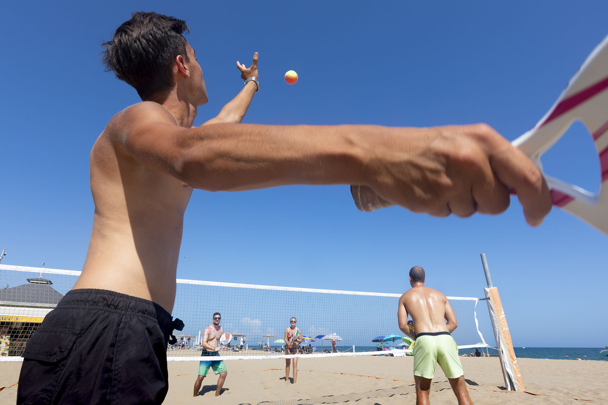 Beach tennis